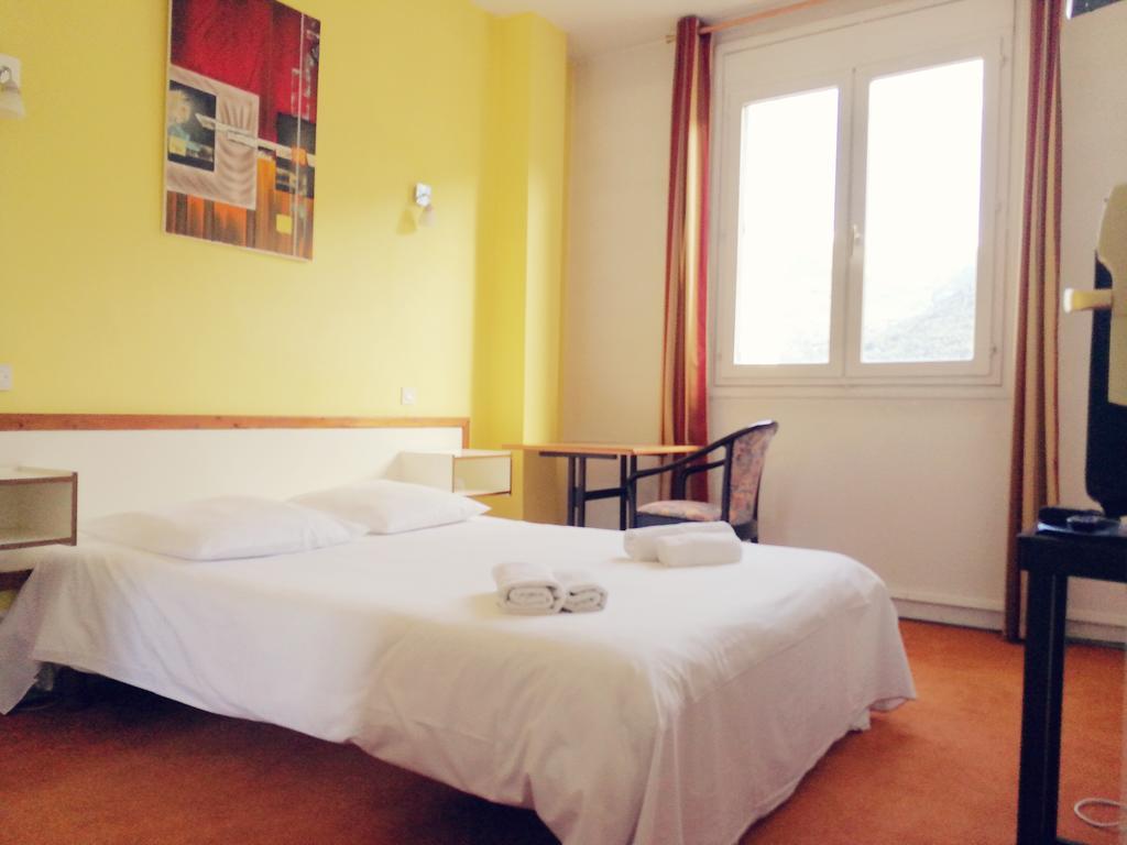 Hotel Des Lilas Bagneres-de-Luchon Ngoại thất bức ảnh